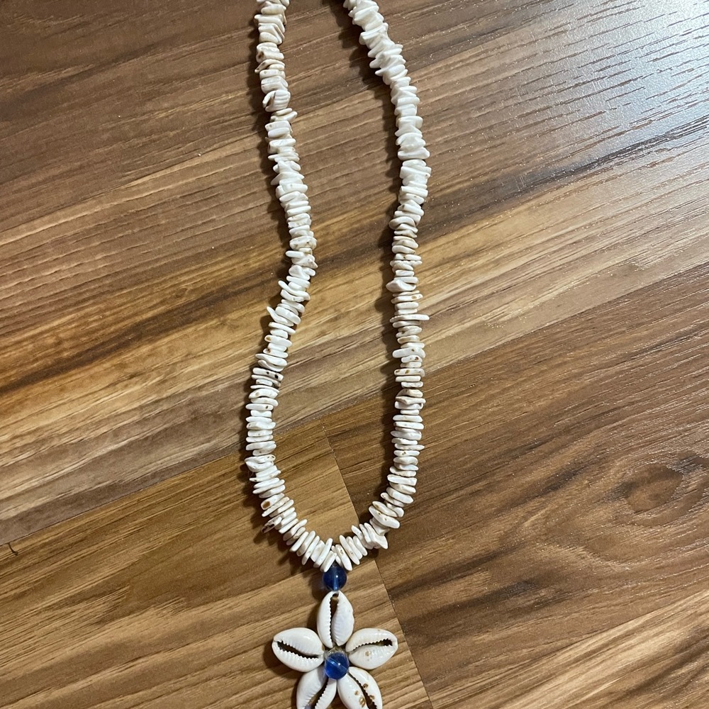 AWESOME VINTAGE PUKA SHELL STAR NECKLACE EXCELLENT CONDITION 👍🏻👍🏻🤗💕